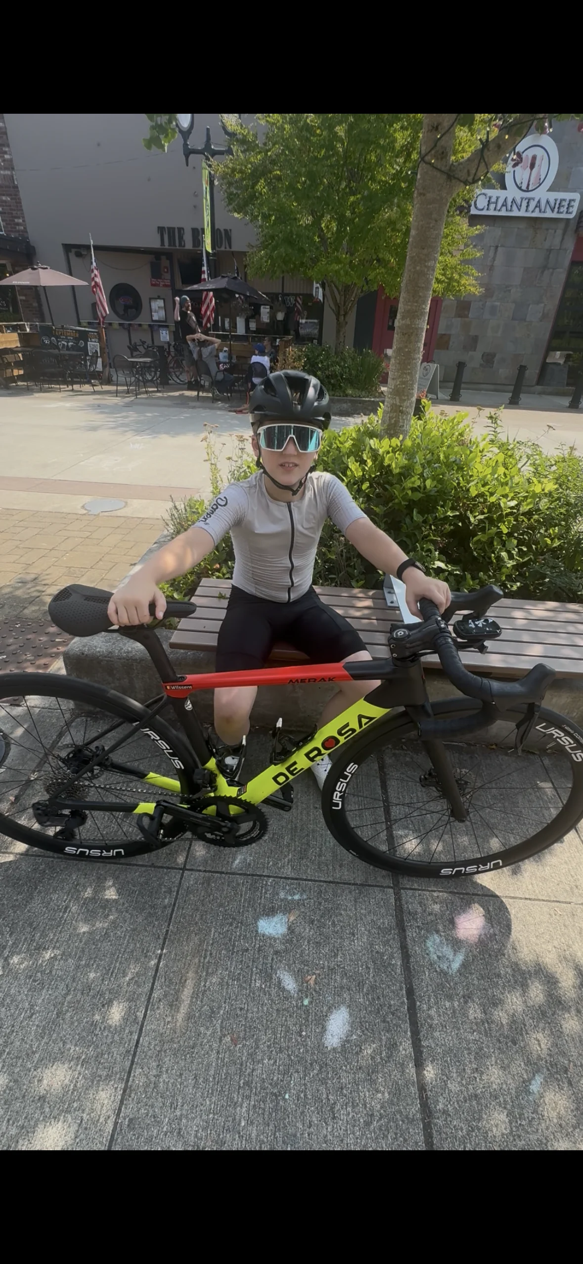 Leo Wilssens with his mountain bike outdoors
